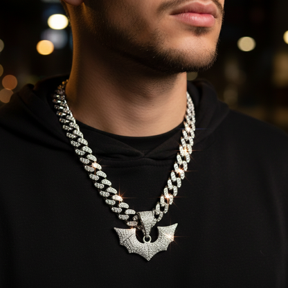 COLLAR DUKI ALAS ICE PLATEADAS + STICKERS DE REGALO